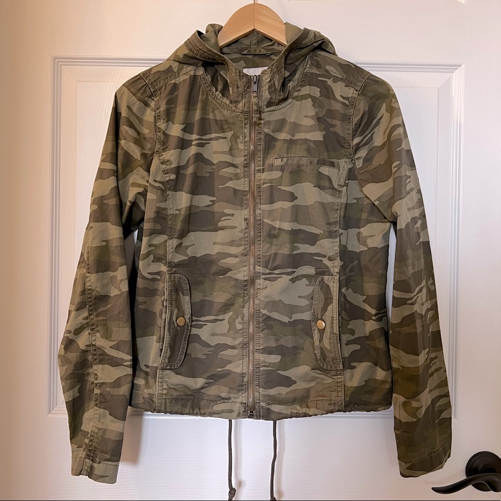 Women’s Lightweight Camouflage Jacket Size M